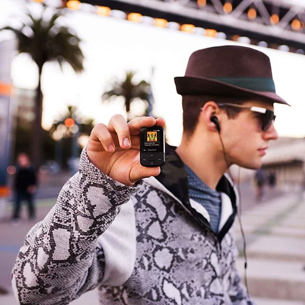 SanDisk Clip Sport Go MP3プレーヤー（リファービッシュ品）