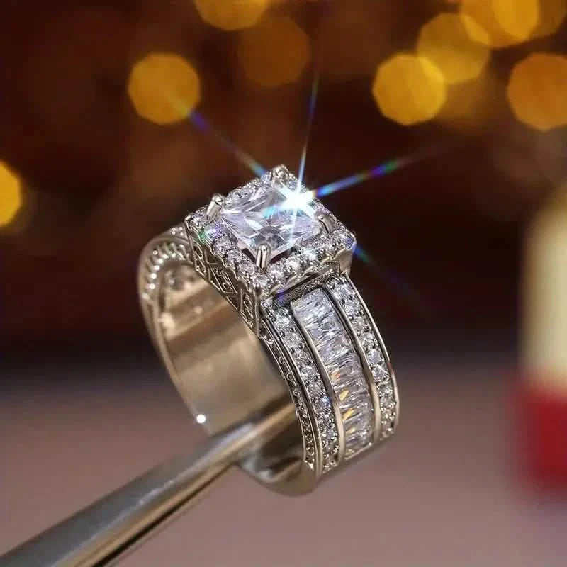 Bague auréole brillante incrustée d'un zircon cubique brillant de taille princesse