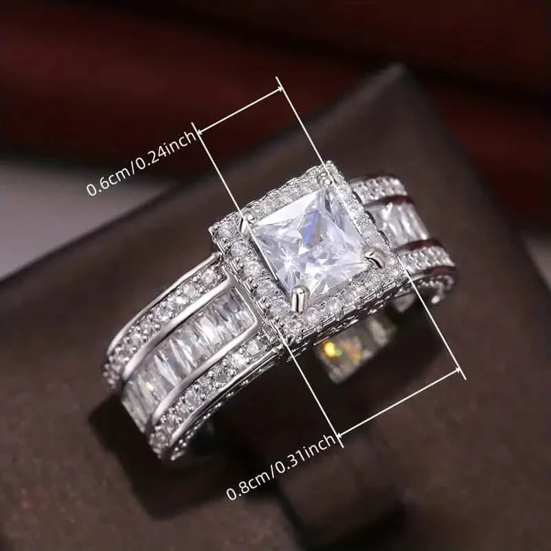 Bague auréole brillante incrustée d'un zircon cubique brillant de taille princesse