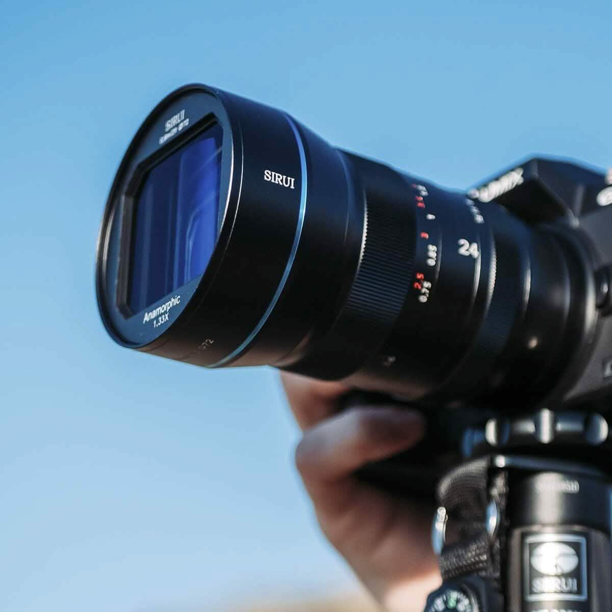 Objectif anamorphique SIRUI 24 mm F2.8 1.33X pour appareil photo APS-C (monture X) (reconditionné)