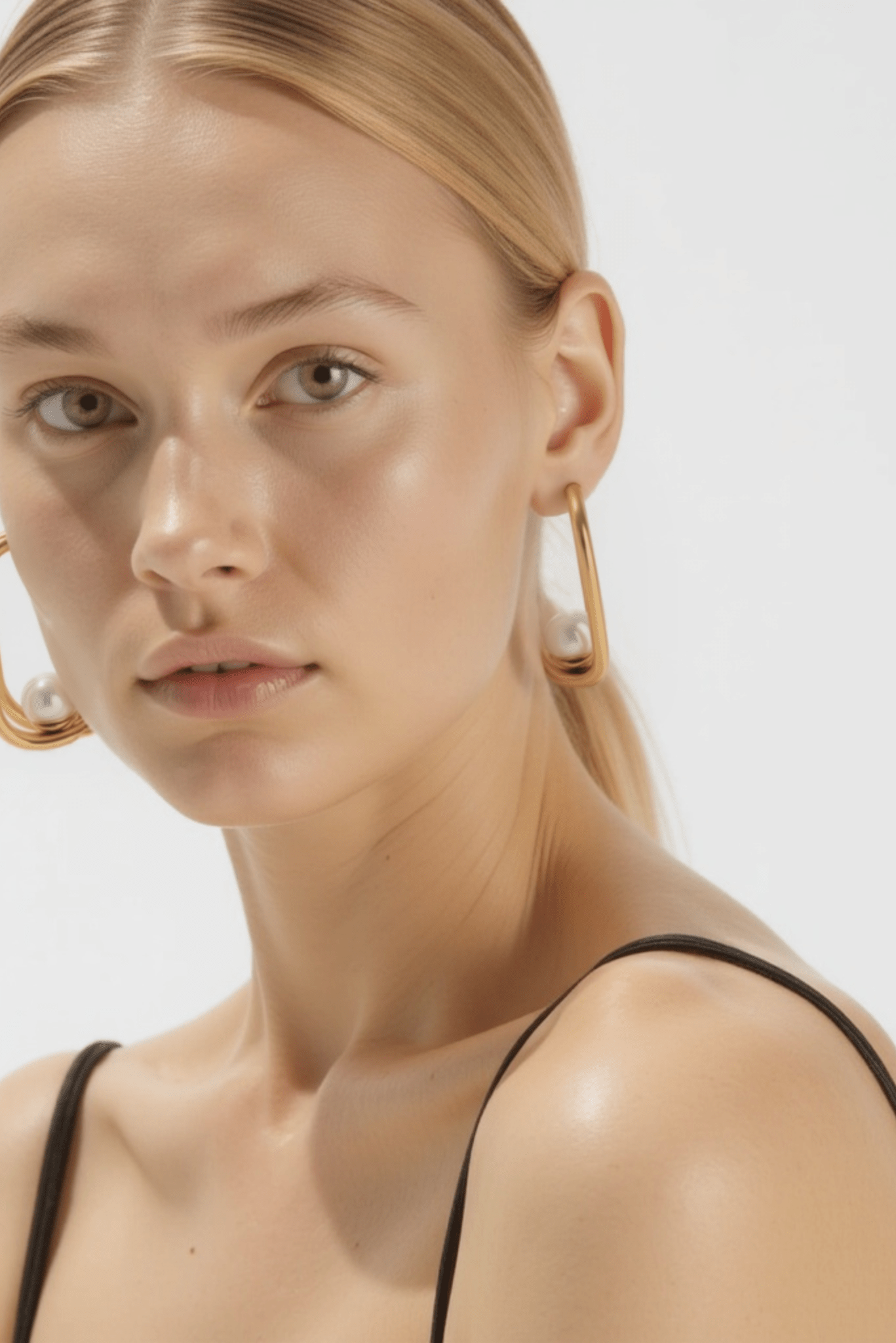 Thalia Waterproof Earring Shiny Faux Pearl at Center Dazzling