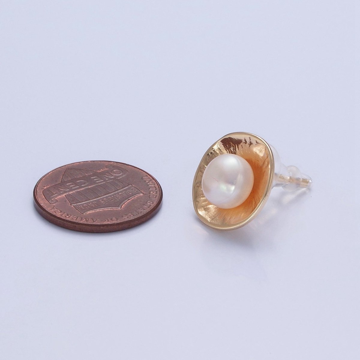 White Pearl Stud Earring T-537