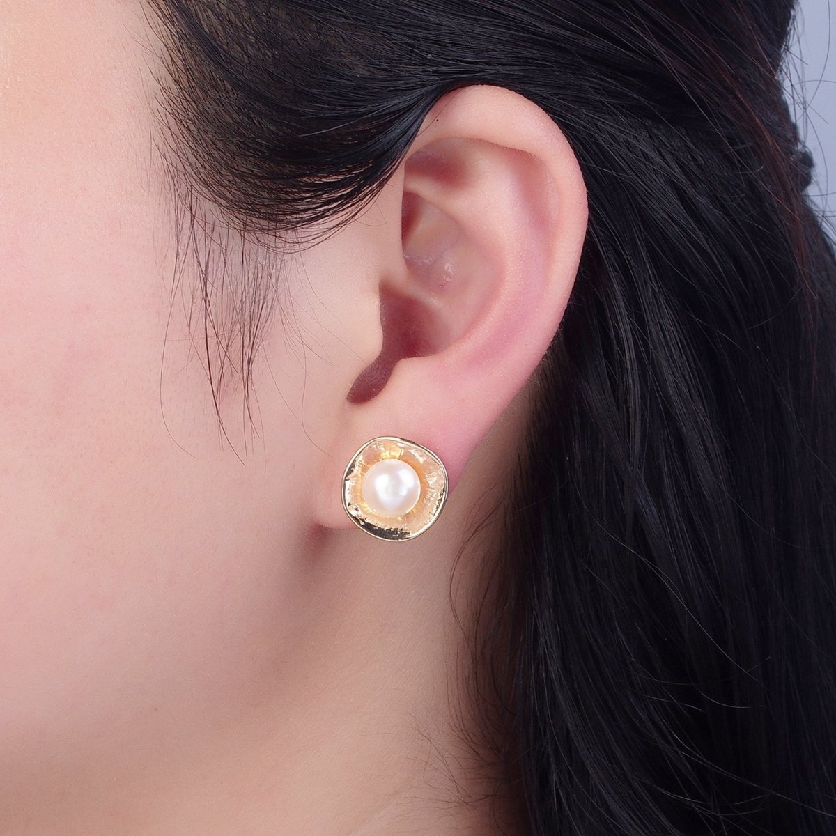 White Pearl Stud Earring T-537