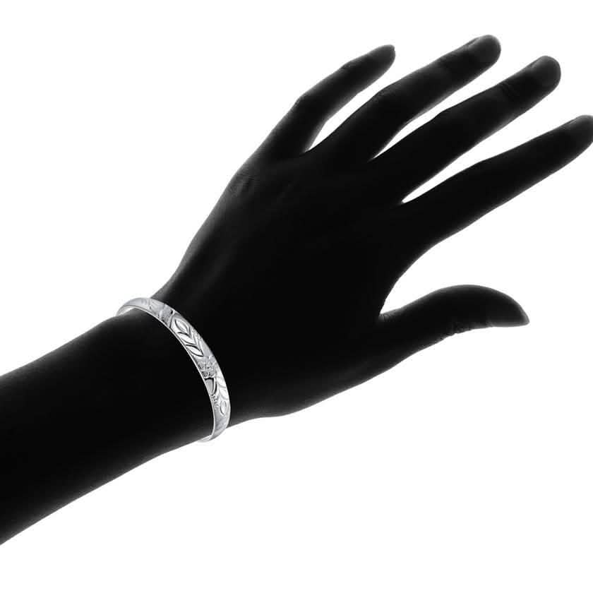 Women's Silver Plated Floral Ingrain Design Bangle