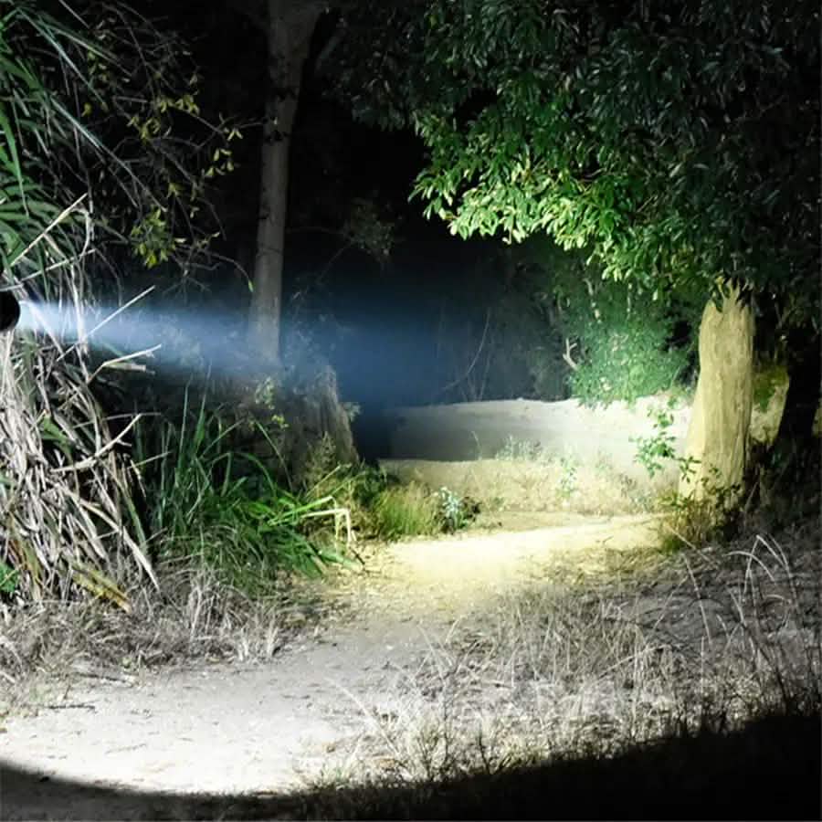 Lampe torche LED XANES 1102 L2 5 modes 1600 Lumens USB Rechargeable pour Camping et Chasse