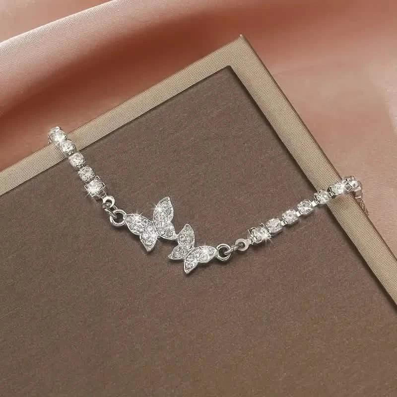 Zinc Alloy Glittering Butterfly Rhinestone Bracelet for Women